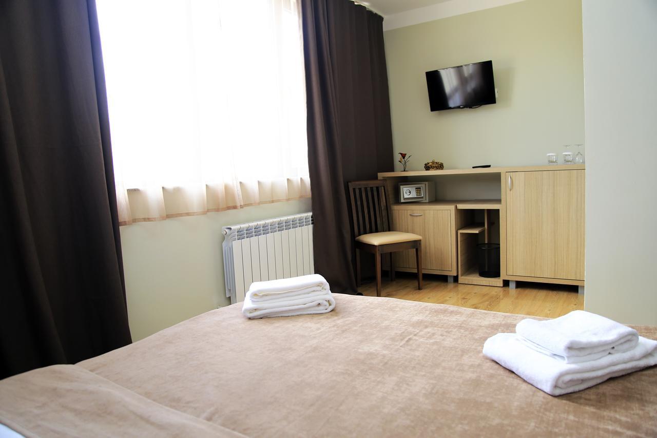 Iveria Hotel Khashuri Eksteriør billede